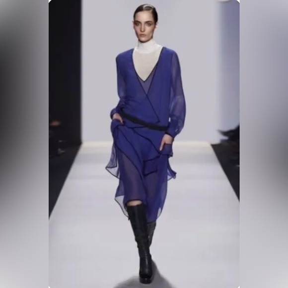 BCBGMAXAZRIA Runway 'Lydia' Silk Longsleeve Dress (Larkspur Blue) Small $428 - Picture 5 of 9